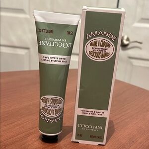 L'OCCITANE Amande Hand & Nail Care Lotion